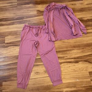 ❤️ 3 for $10 must bundle 3 
Women's Mauve Pajama Set